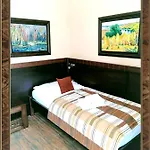 David With Free Parking Hotel 3*